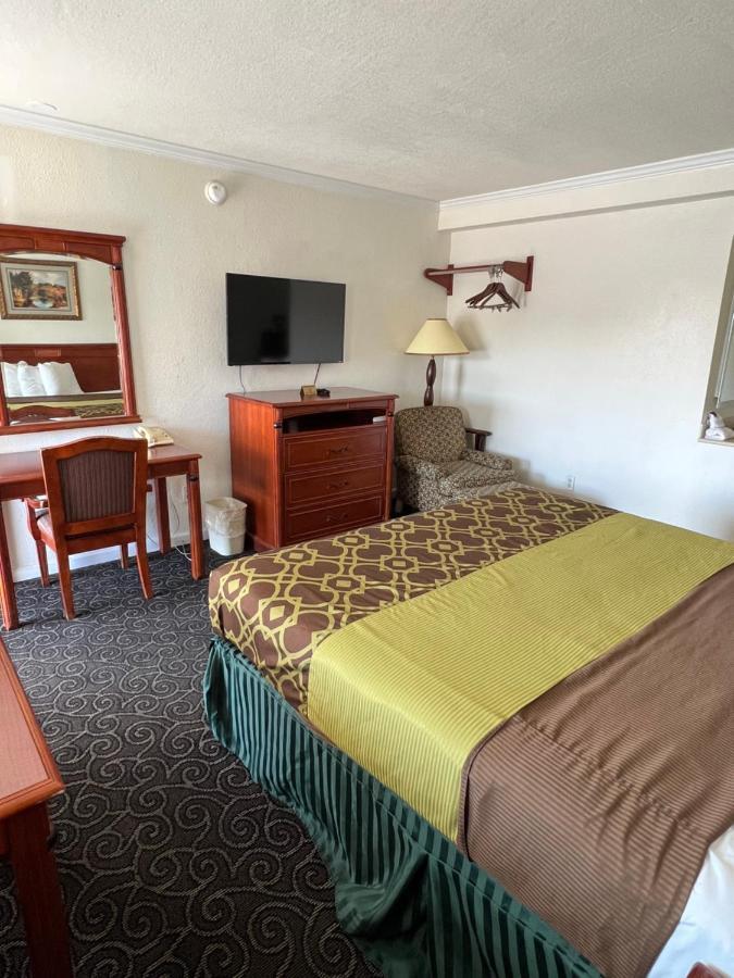 Americas Best Value Inn Hanford Exteriör bild