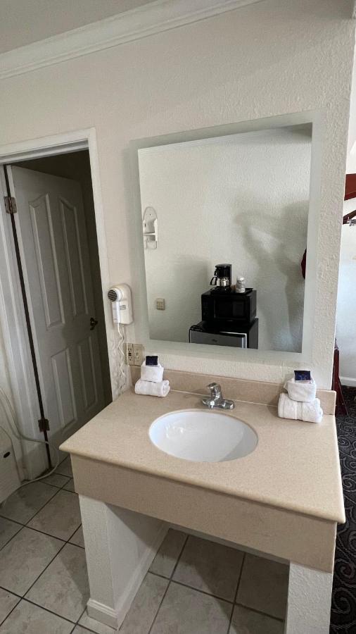 Americas Best Value Inn Hanford Exteriör bild