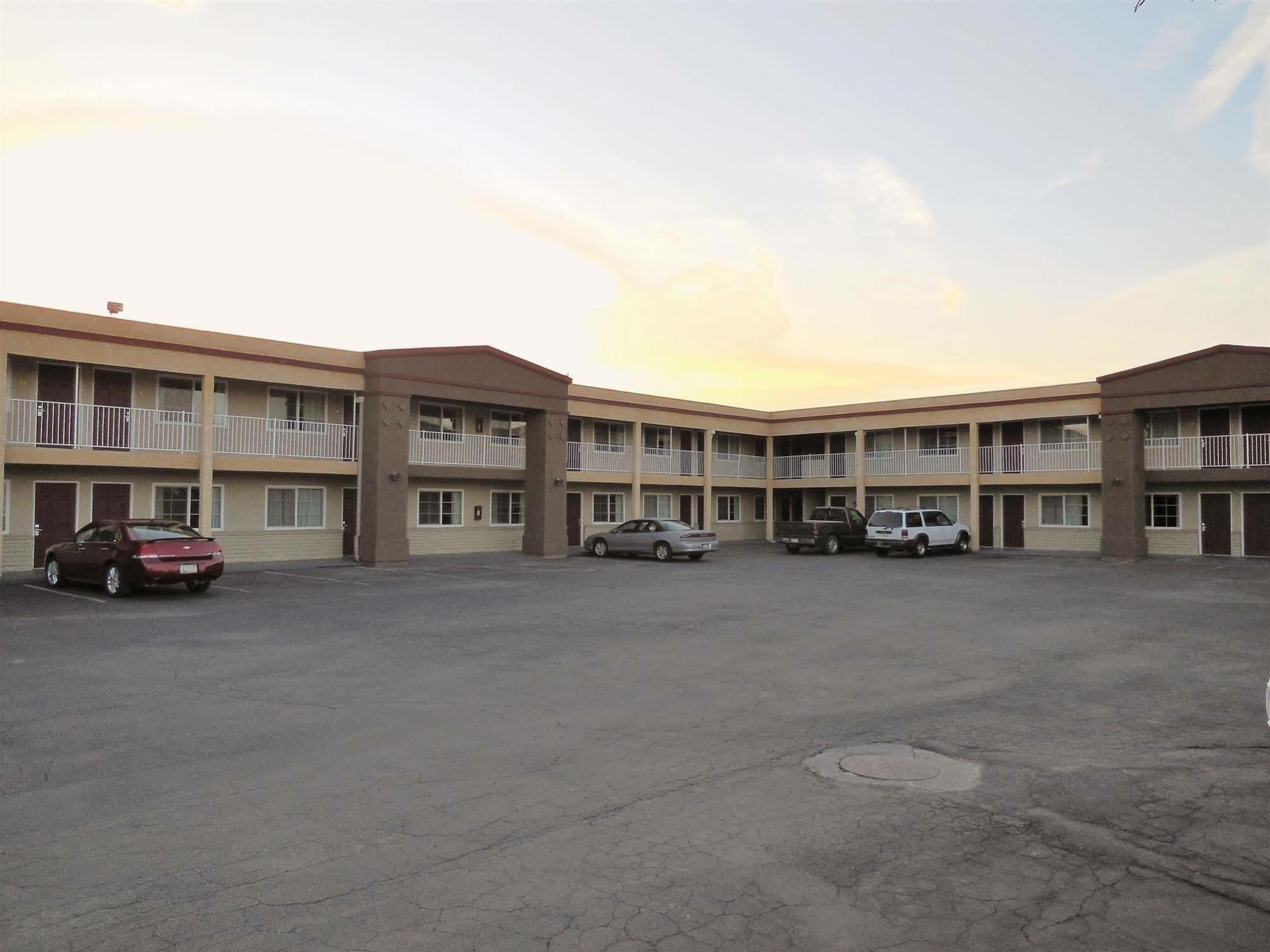 Americas Best Value Inn Hanford Exteriör bild